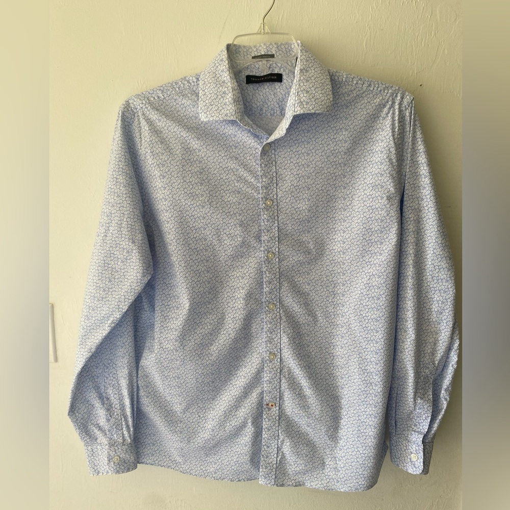 Tommy Hilfiger Men Botton Down, Slim Fit Stretch Long Sleeves Size Large Shirt.